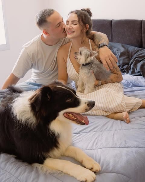 Henrique e Sarah com os pets