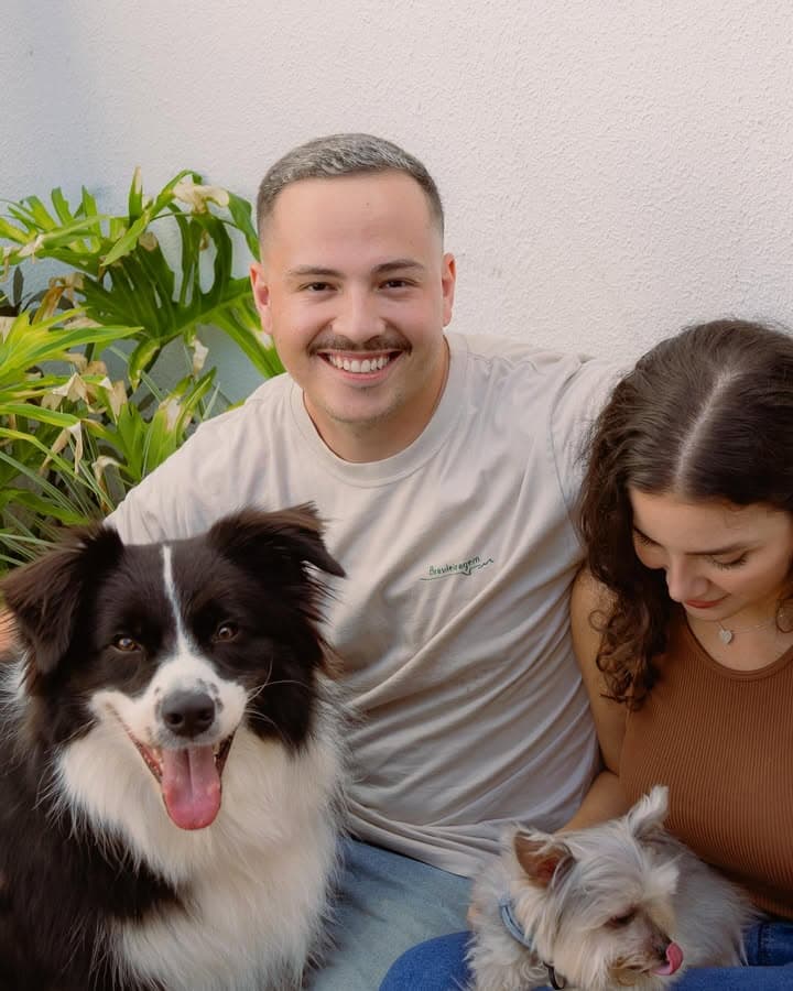 Henrique e Sarah com os pets