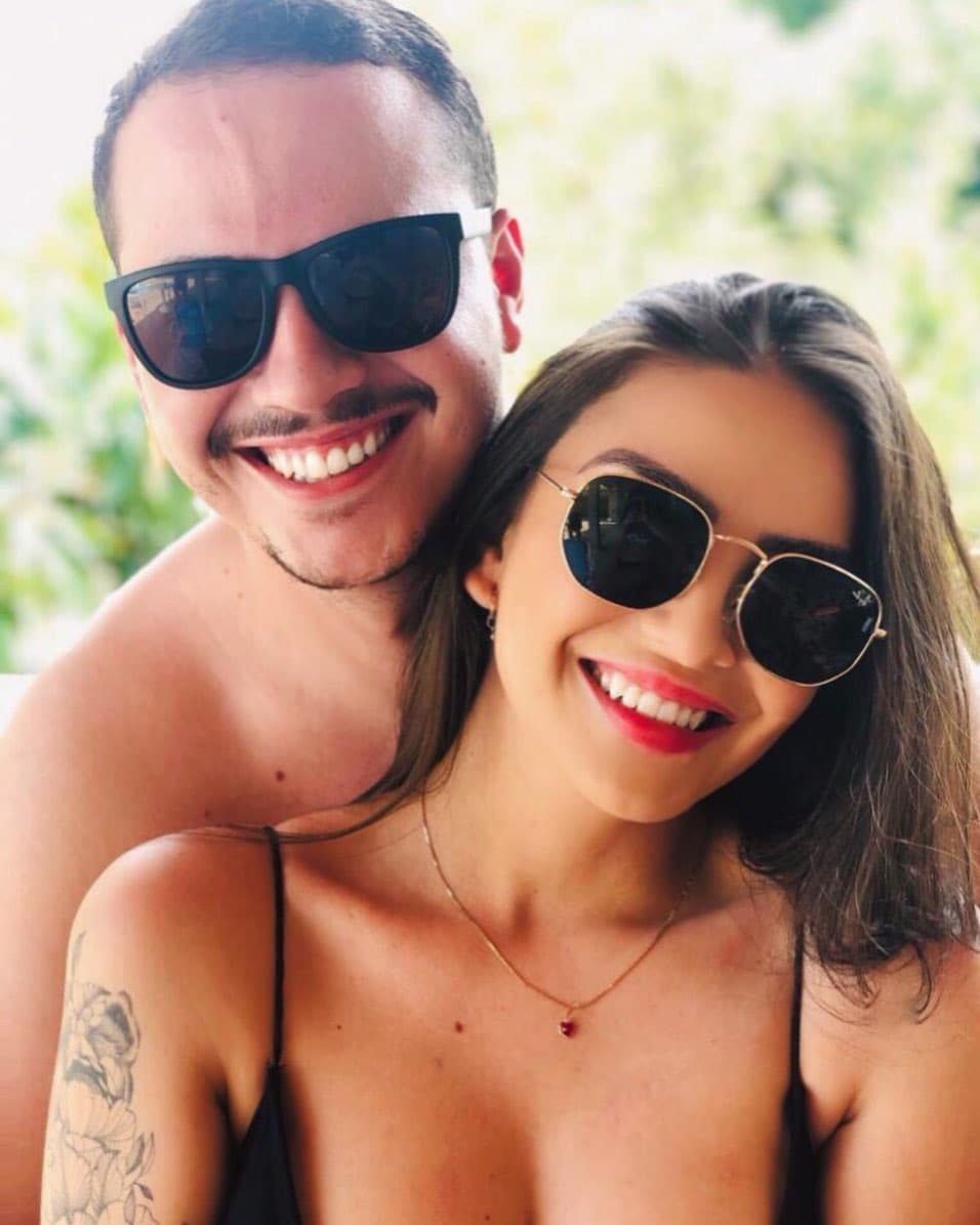 Henrique e Sarah de óculos